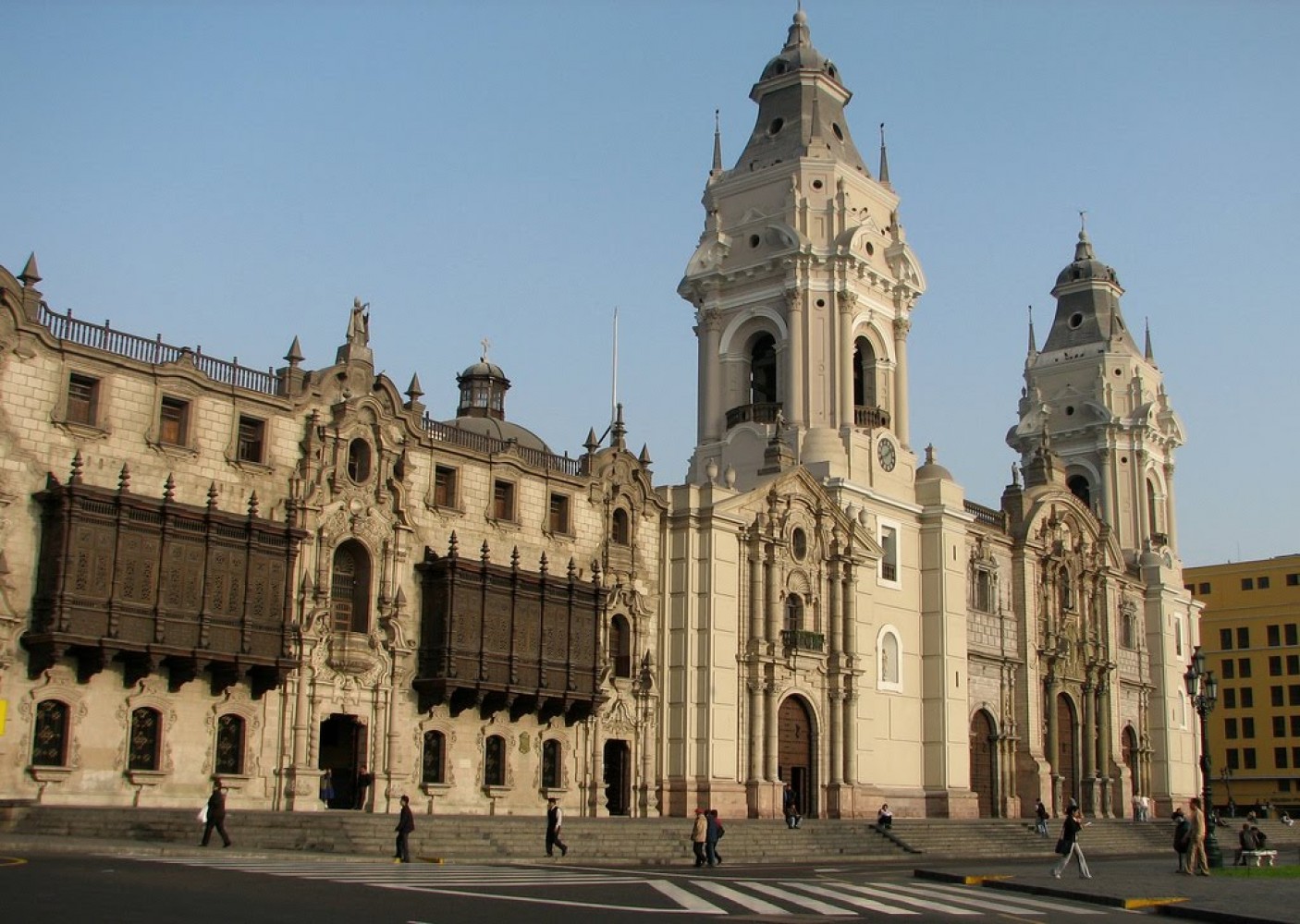 Plaza de Armas: cathedral