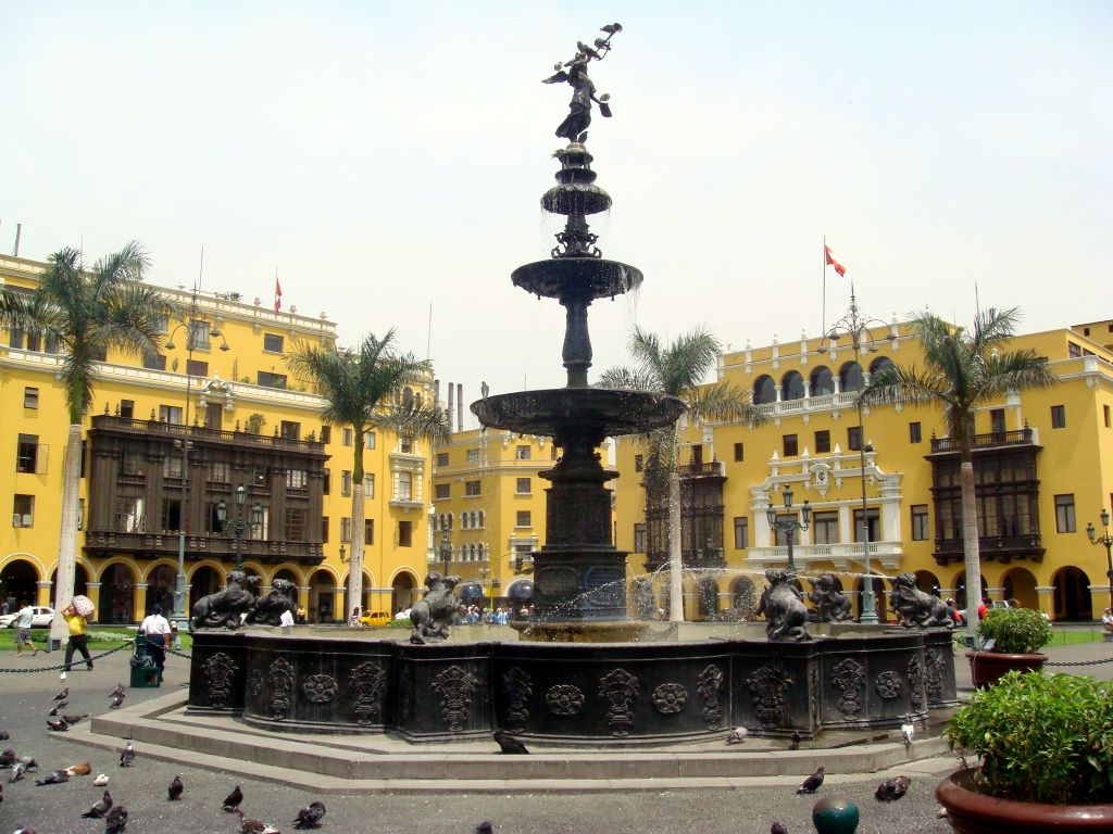 Lima: Plaza de Armas fountain