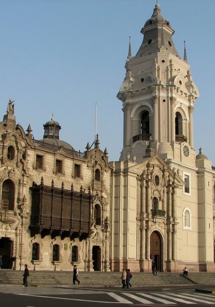 Plaza de Armas: cathedral